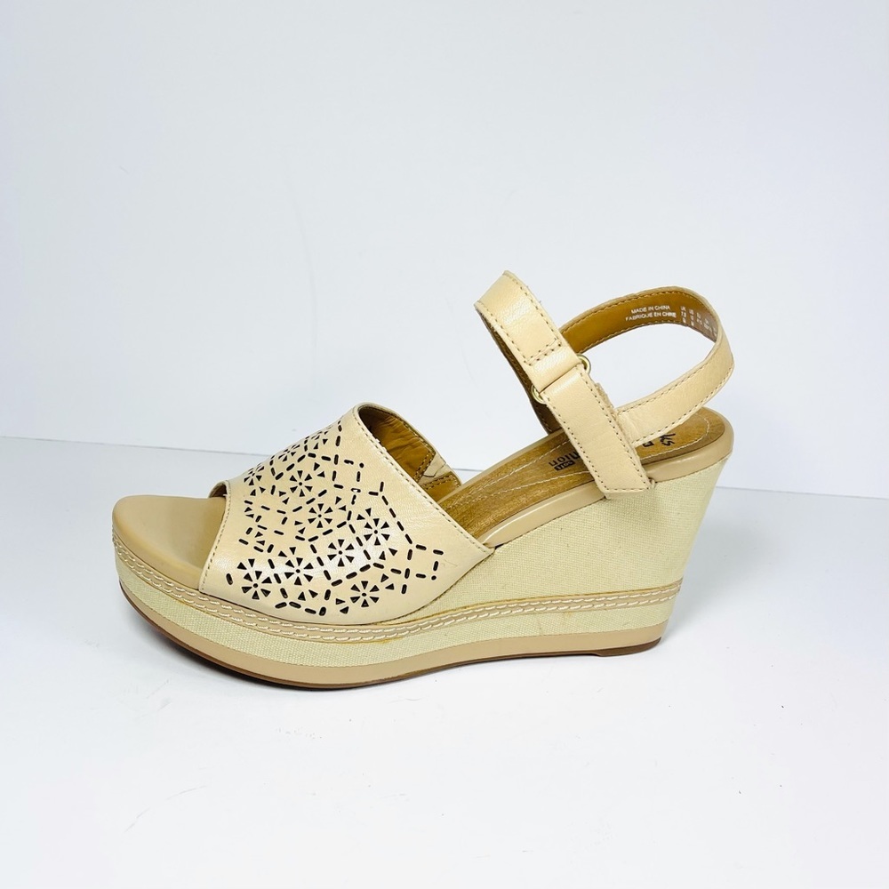 Clarks Zia‎ Grace Platform Wedge Sandals Laser Cut Beige Leather  Size 10M